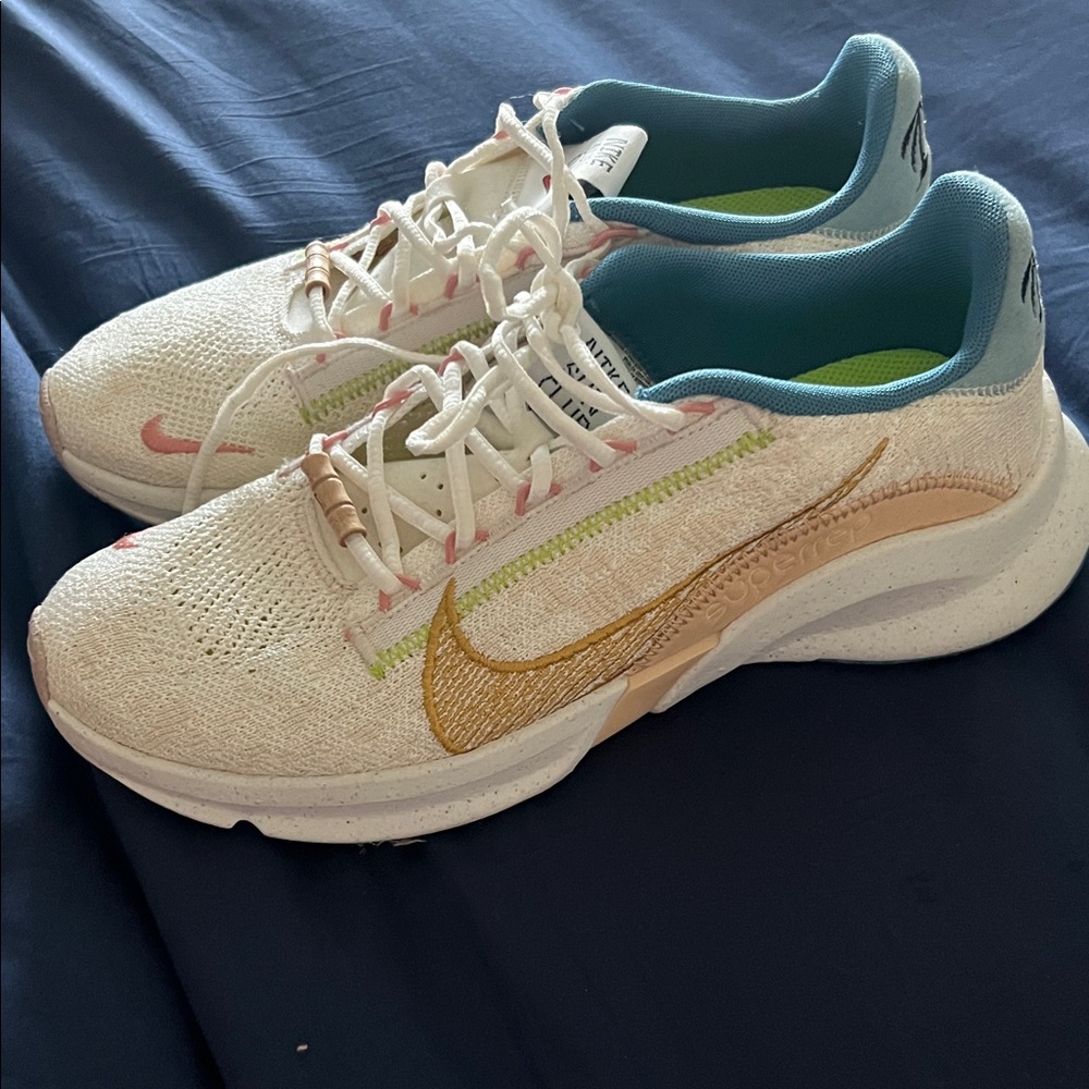 Nike  lSun Club white and tan beachy Athletic Shoes - Picture 2 of 7